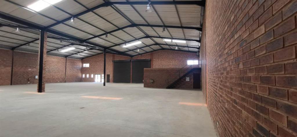 1050  m² Industrial space in Pomona photo number 4