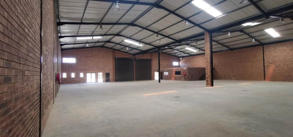 1050  m² Industrial space in Pomona photo number 3