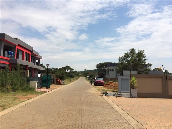 1554 m² Land available in Roodeplaat