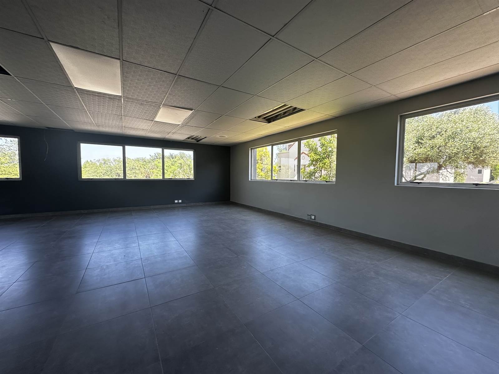 962  m² Commercial space in Sunninghill photo number 2