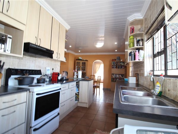 4 Bedroom House 4 Bedroom House