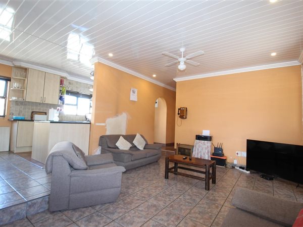 4 Bedroom House 4 Bedroom House