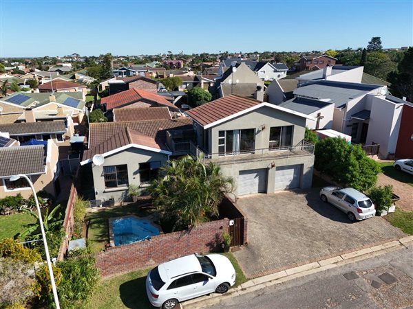 4 Bedroom House 4 Bedroom House
