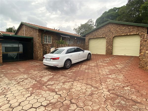 3 Bedroom Townhouse 3 Bedroom Townhouse