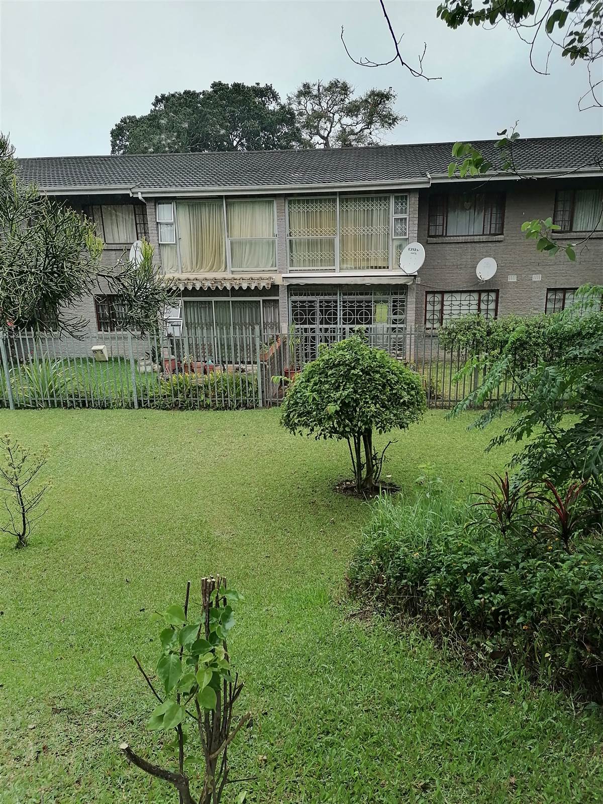 3 Bed Apartment in Pinetown Central photo number 3