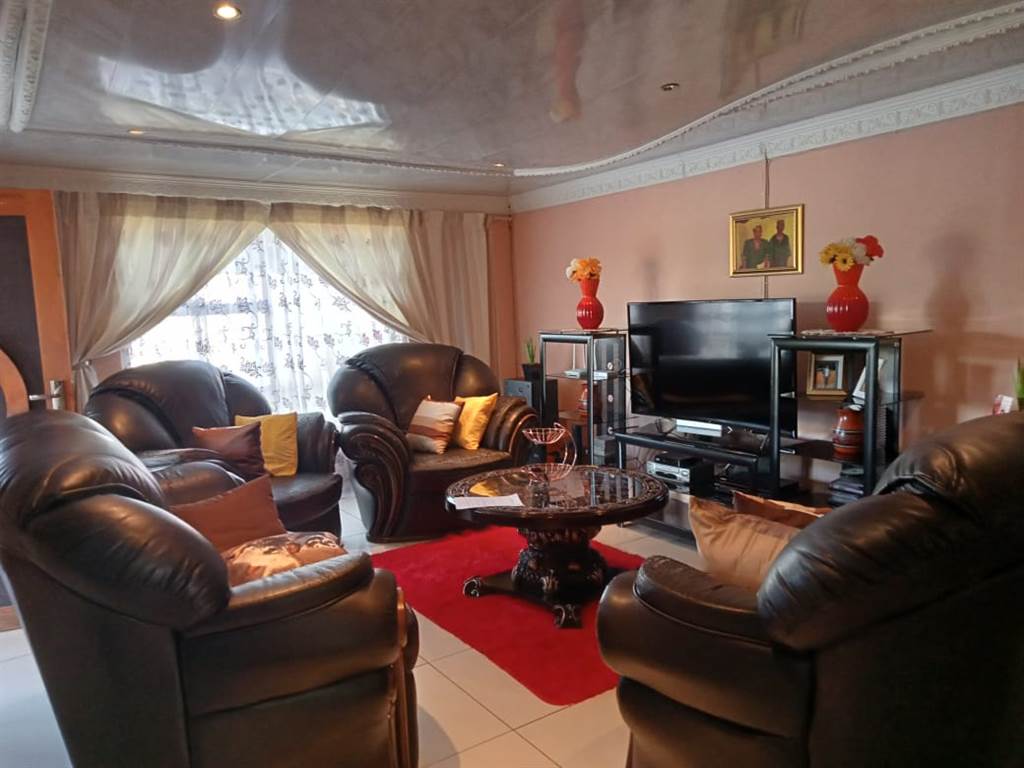 3 Bed House in Clarens photo number 16