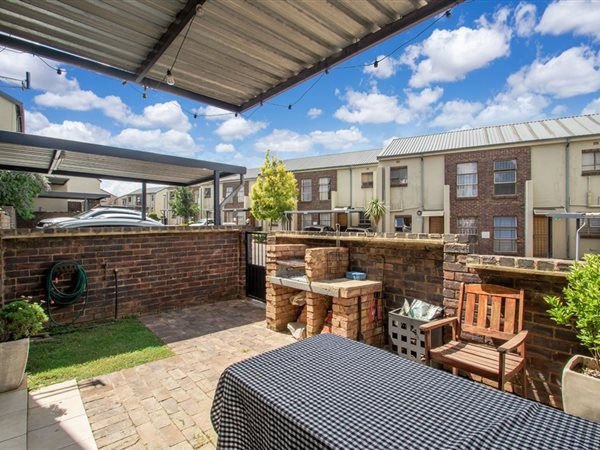 2 Bedroom Townhouse 2 Bedroom Townhouse