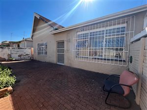3 Bed House in Bezuidenhout Valley