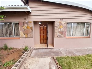 3 Bed House in Merebank East