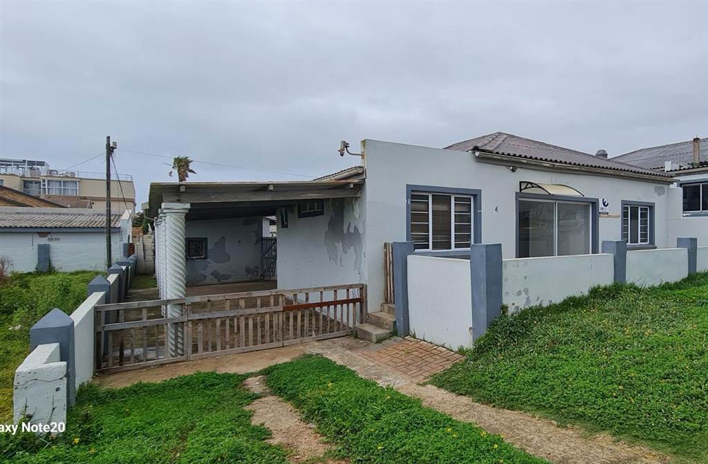 5 Bed House in Jeffreys Bay photo number 1