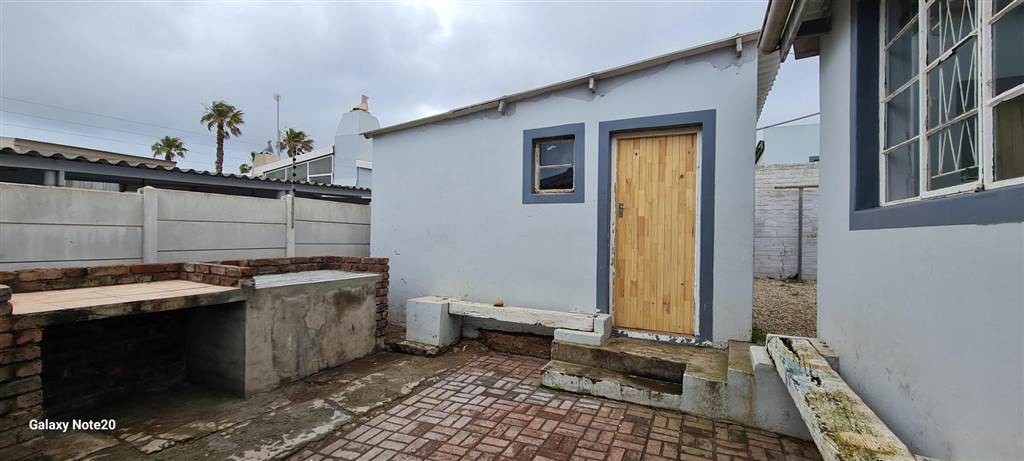 5 Bed House in Jeffreys Bay photo number 17
