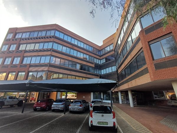 1 041  m² Commercial space