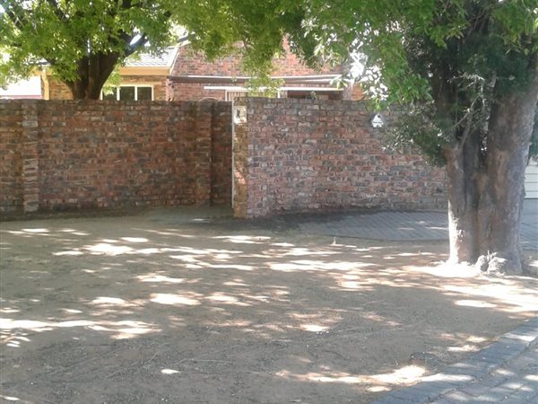 5 Bedroom House 5 Bedroom House