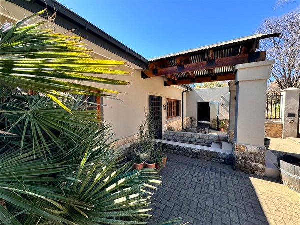 5 Bedroom House 5 Bedroom House
