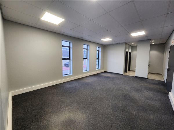 589  m² Commercial space