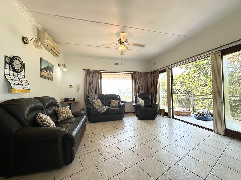 5 Bed House in Umtentweni photo number 15