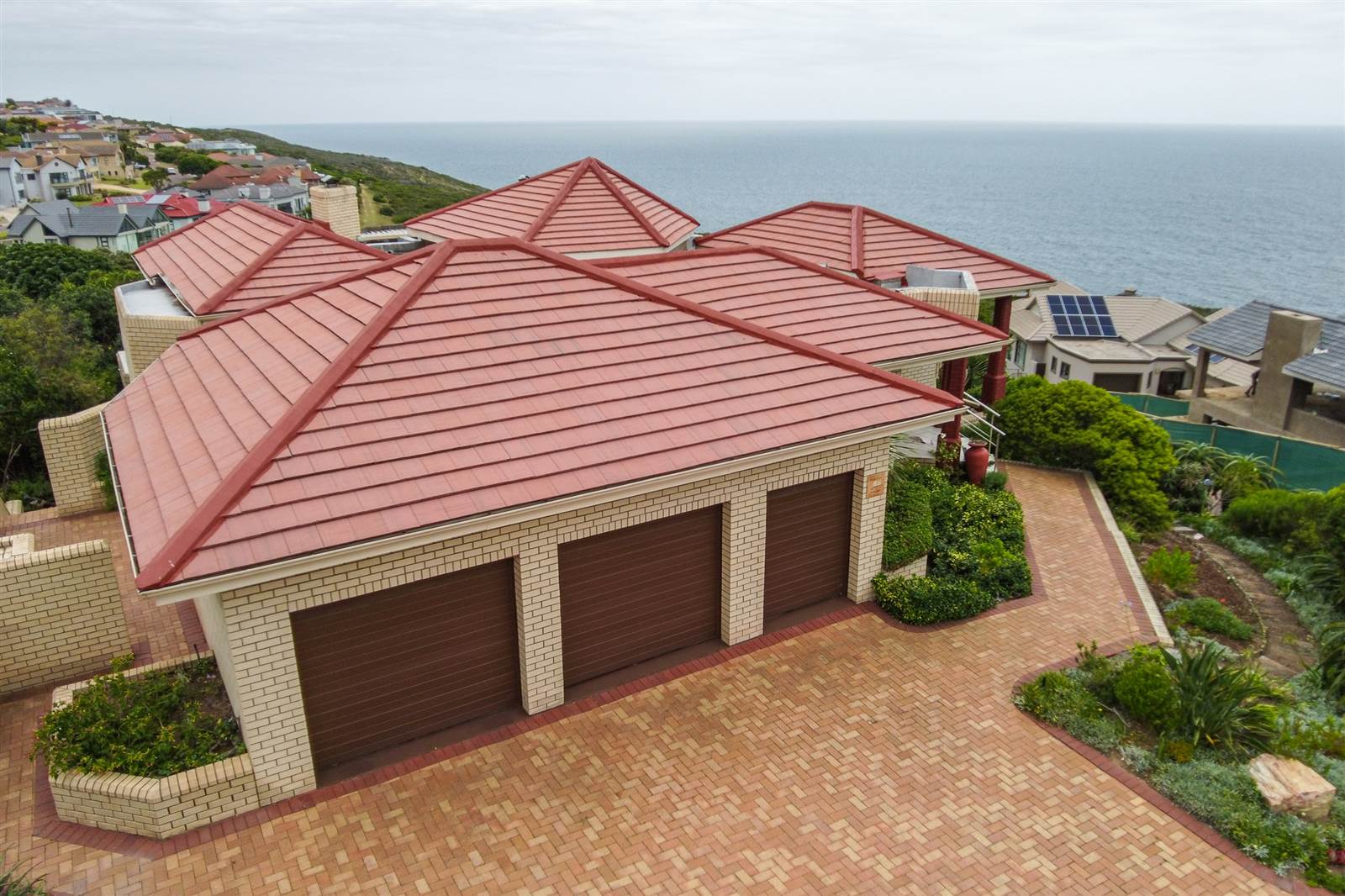 4 Bed House in Mossel Bay Golf Estate photo number 2