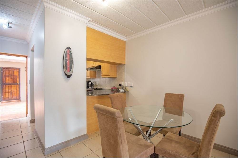 2 Bed Apartment in Sandown photo number 6