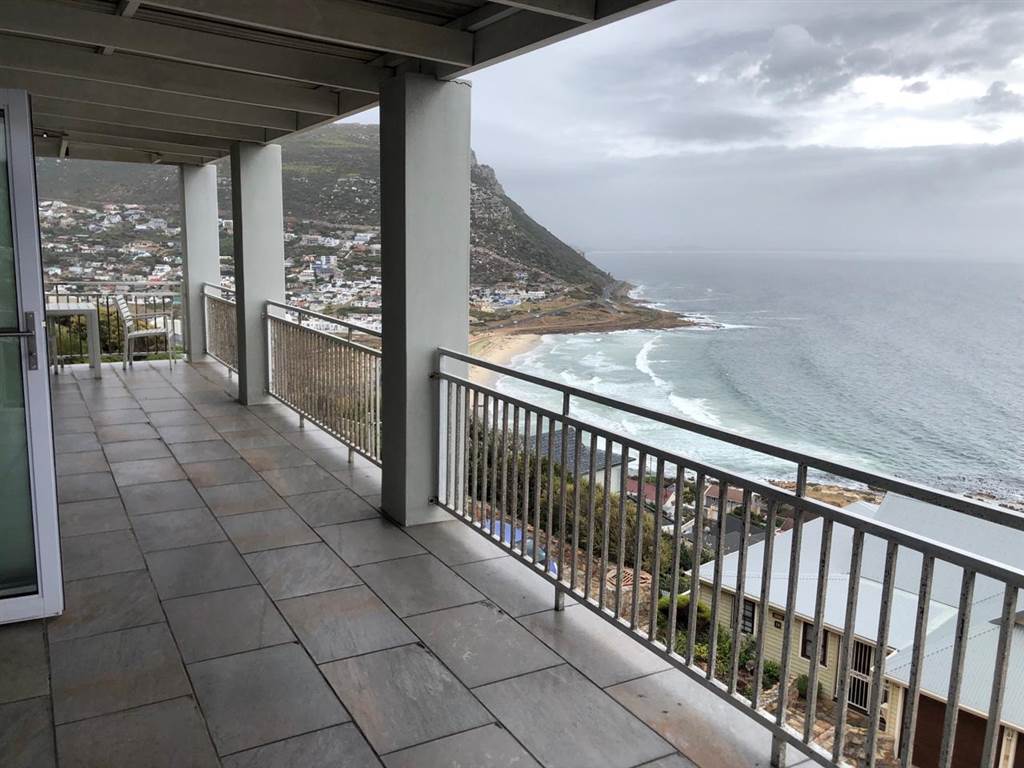 4 Bed House in Simons Town photo number 2