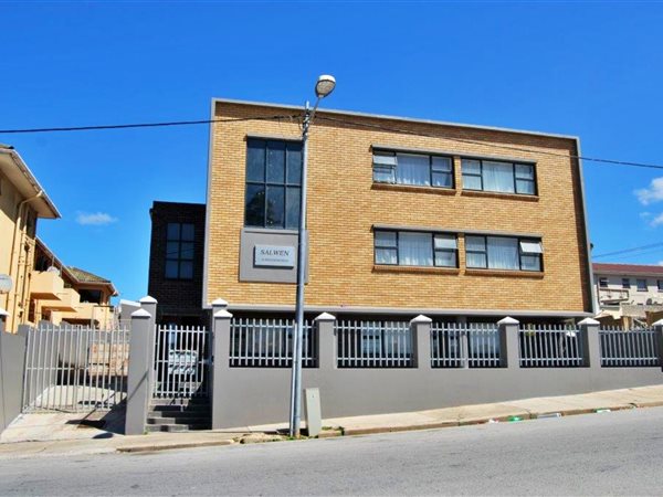 572  m² Commercial space