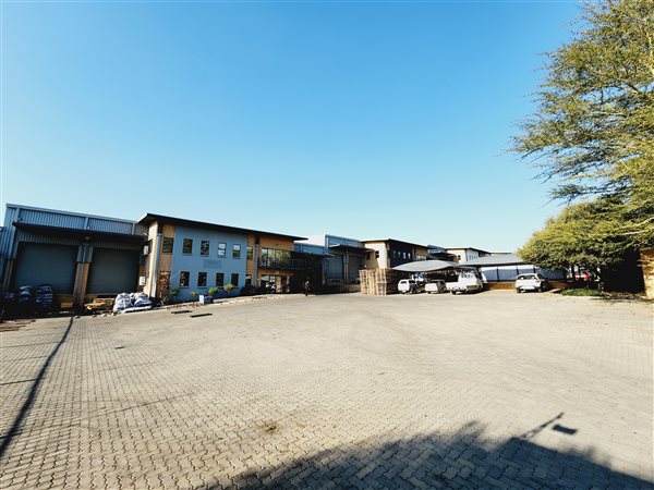 2 358  m² Industrial space