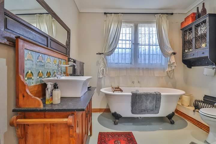 8 Bed House in Graaff Reinet photo number 22