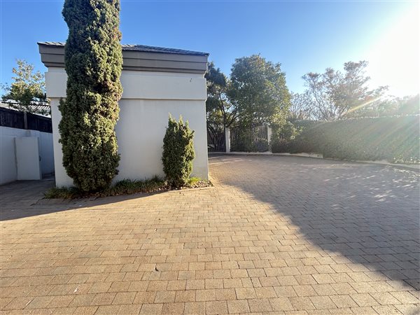 5 Bedroom House 5 Bedroom House
