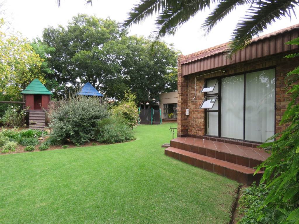 4 Bed House in Vaalpark photo number 16