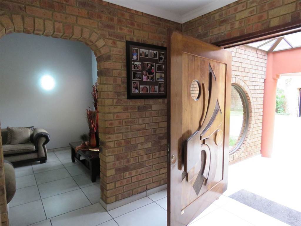 4 Bed House in Vaalpark photo number 30
