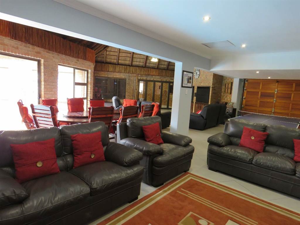 4 Bed House in Vaalpark photo number 13