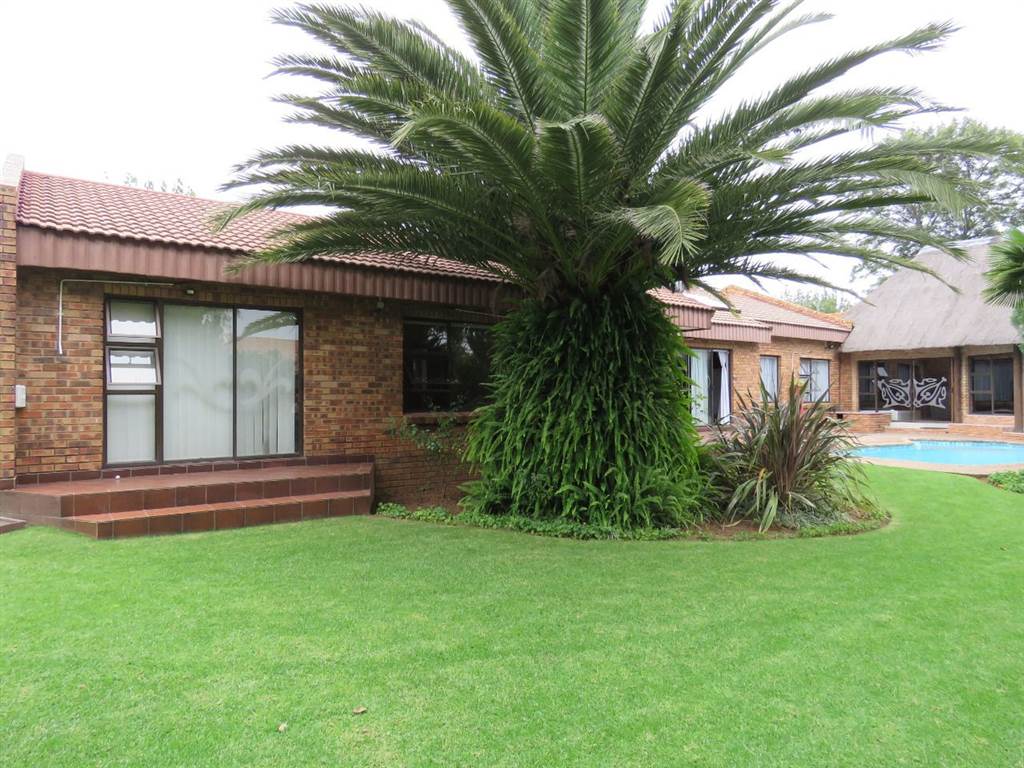 4 Bed House in Vaalpark photo number 25