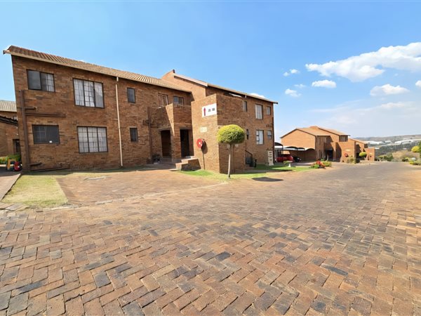 3 Bedroom Townhouse 3 Bedroom Townhouse