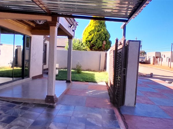 3 Bed House in Mahwelereng