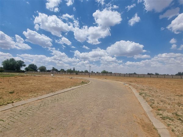 828 m² Land