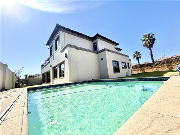 5 Bedroom House 5 Bedroom House