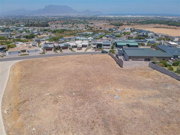 1060 m² Land available in Baronetcy Estate