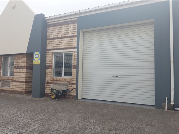 100  m² Commercial space in Walmer