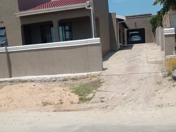 5 Bed House in Ngwelezana