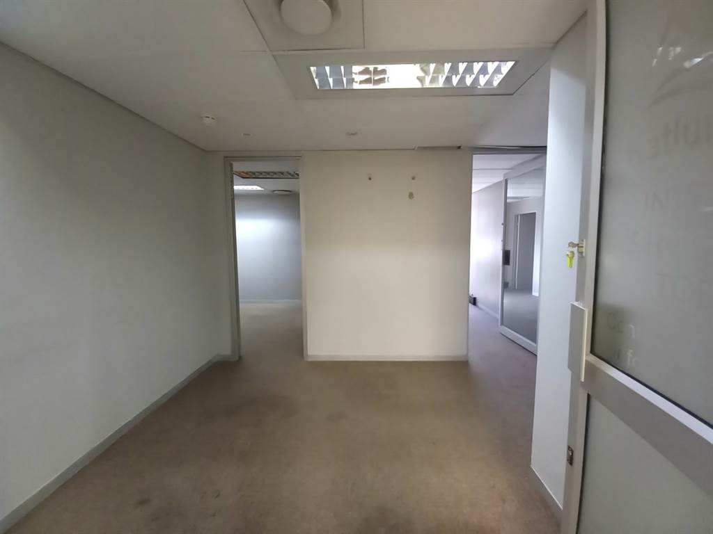 134  m² Office Space in Hatfield photo number 9