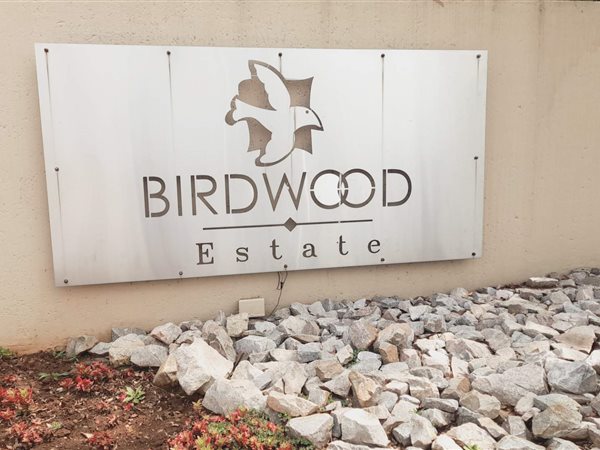 1 013 m² Land