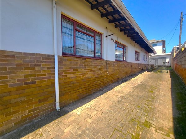5 Bedroom House 5 Bedroom House
