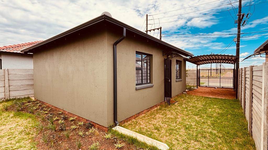 2 Bed House in Pimville photo number 10