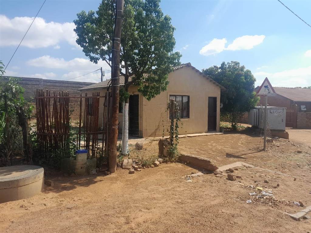 2 Bed House in Soshanguve photo number 5