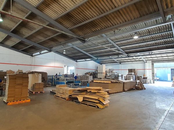 734  m² Industrial space