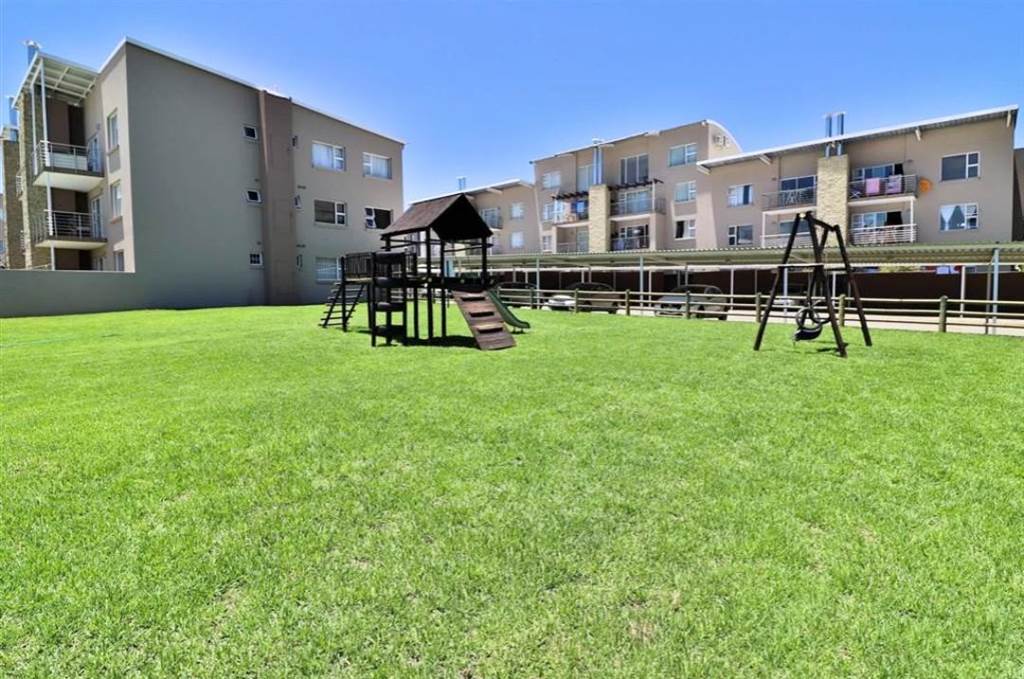 3 Bed Apartment in Rivonia photo number 11