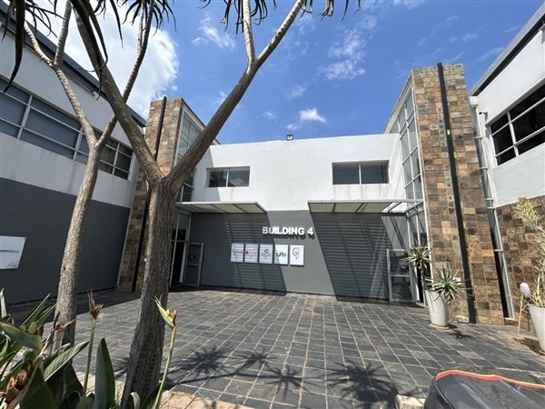 368  m² Office Space in Highveld