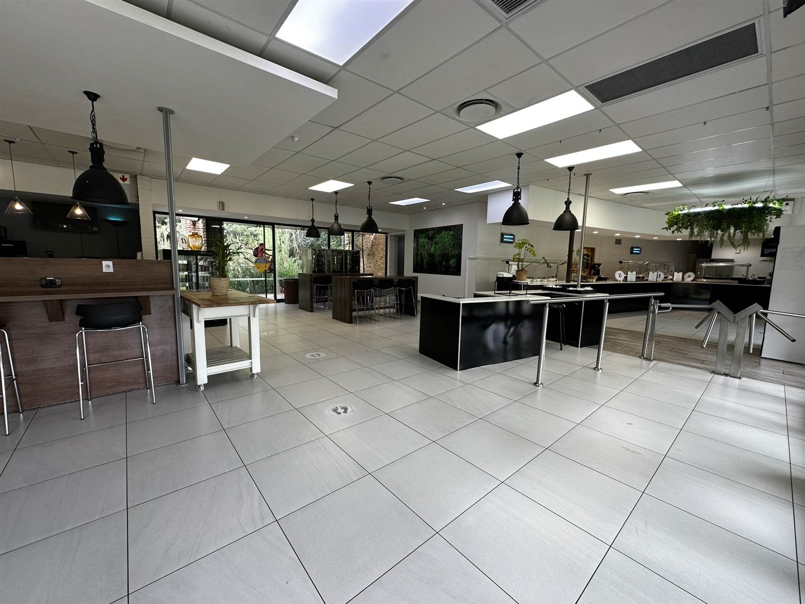 818.2  m² Commercial space in Woodmead photo number 12