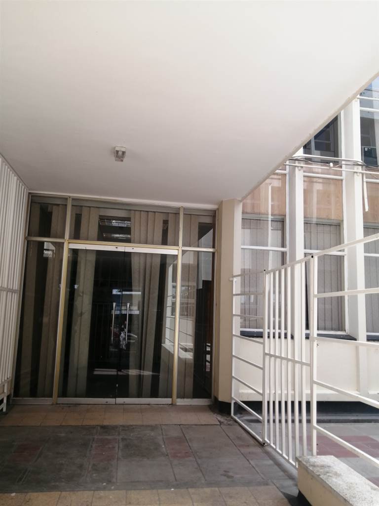 300  m² Commercial space in Graaff Reinet photo number 2