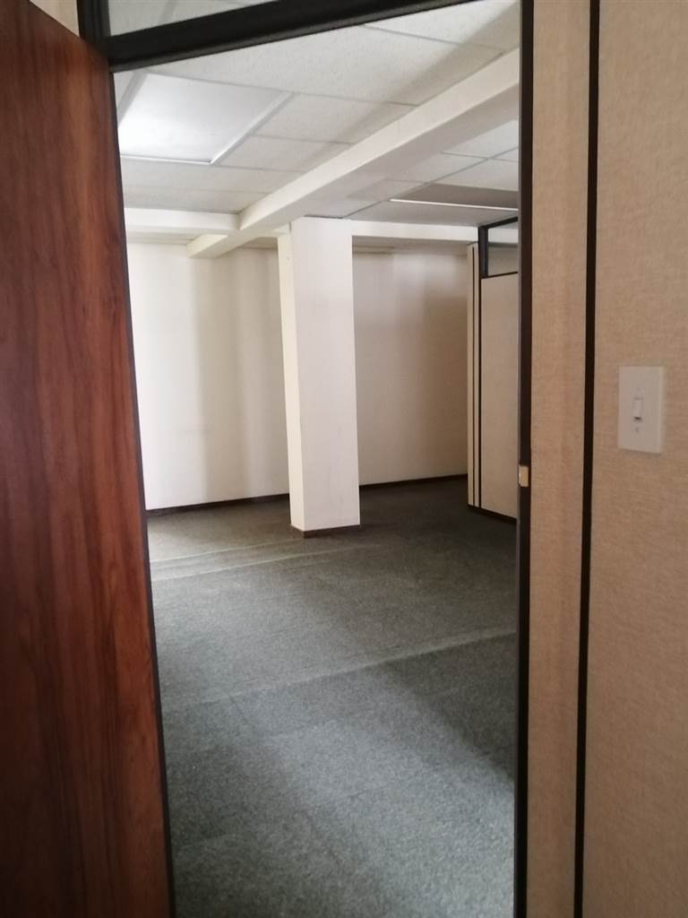 300  m² Commercial space in Graaff Reinet photo number 9
