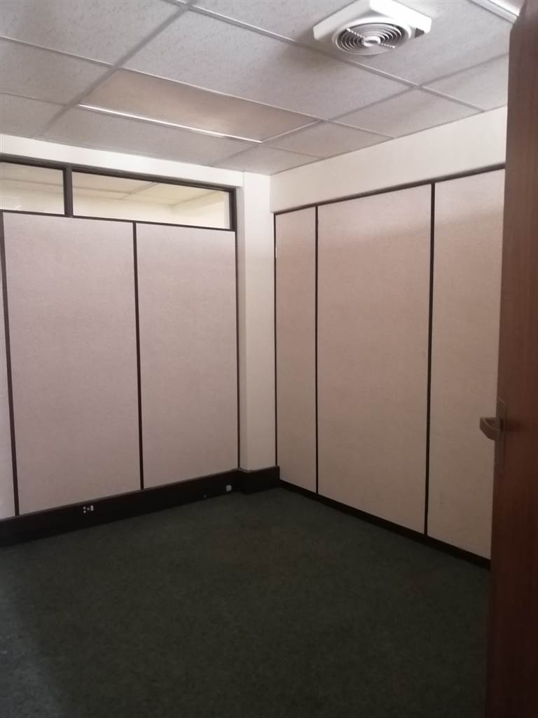 300  m² Commercial space in Graaff Reinet photo number 6